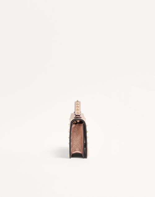 Valentino Garavani - Rockstud Laminated Grainy Calfskin Wallet With Chain - Rose Cannelle - Woman - Clutches